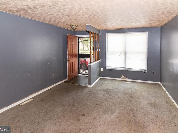 4th image of 1063 W Lexington St