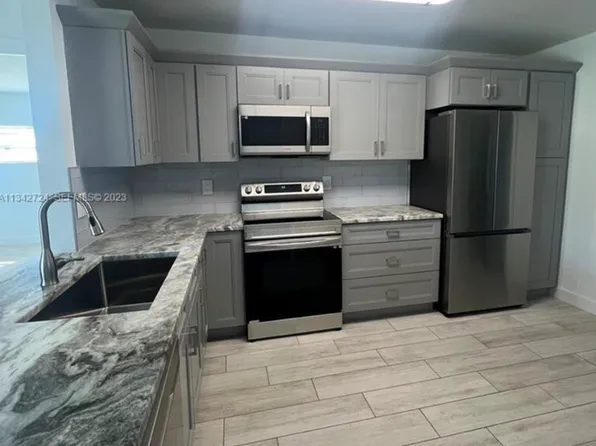 19420 Carolina Cir, Boca Raton, FL 33434