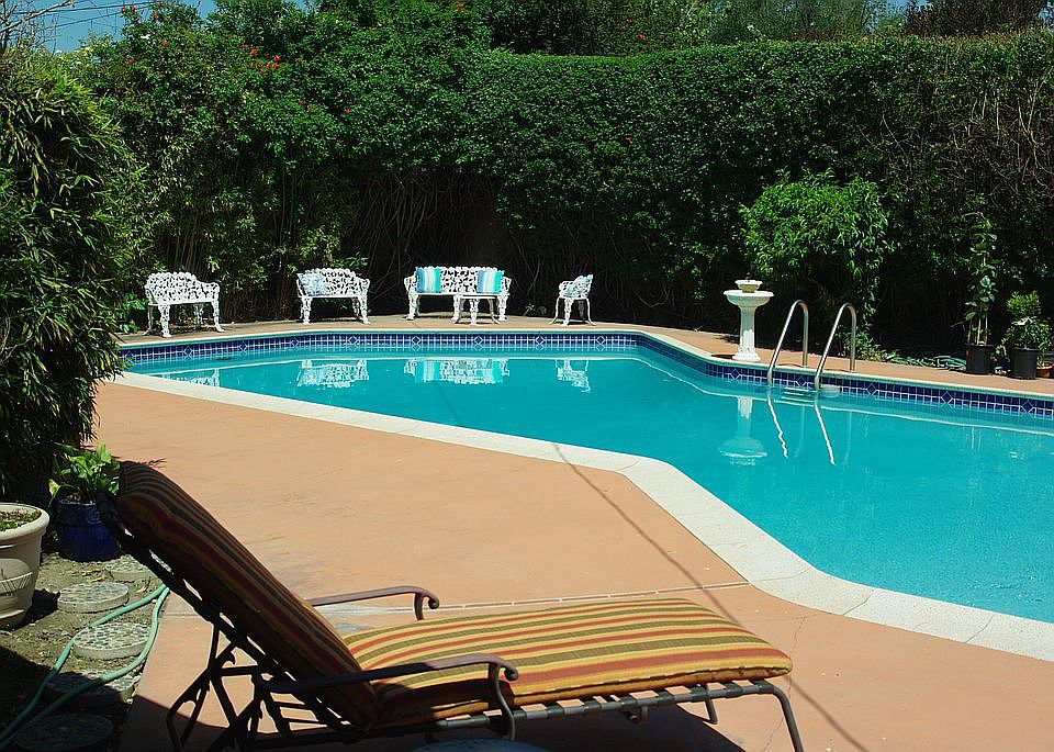 122' 10' deep pool