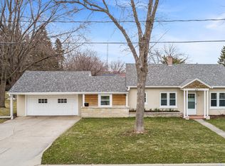 604 Highland Ave, Oconomowoc, WI 53066