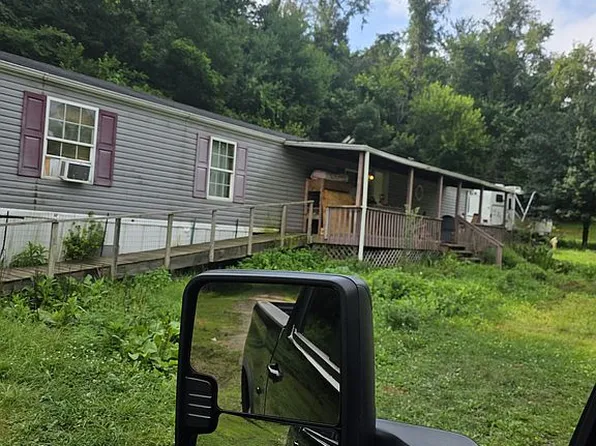 682 Dolezal Rd, Dillonvale, OH 43917