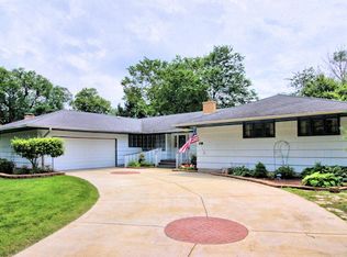 1510 W Downer Pl, Aurora, IL 60506