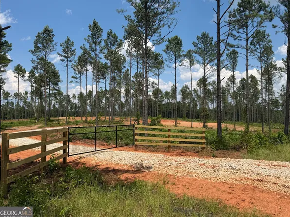 4 Old Monticello Rd NW, Milledgeville, GA 31061
