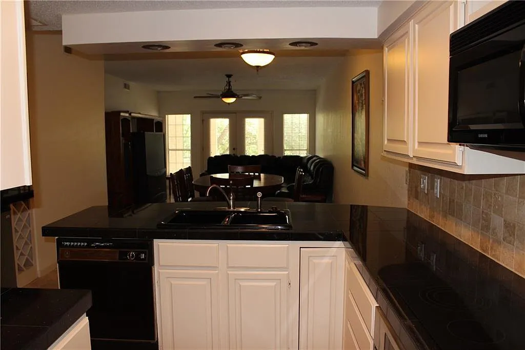 2 bed, 2.0 bath, 1182 sqft, $1,800 — Photo 4