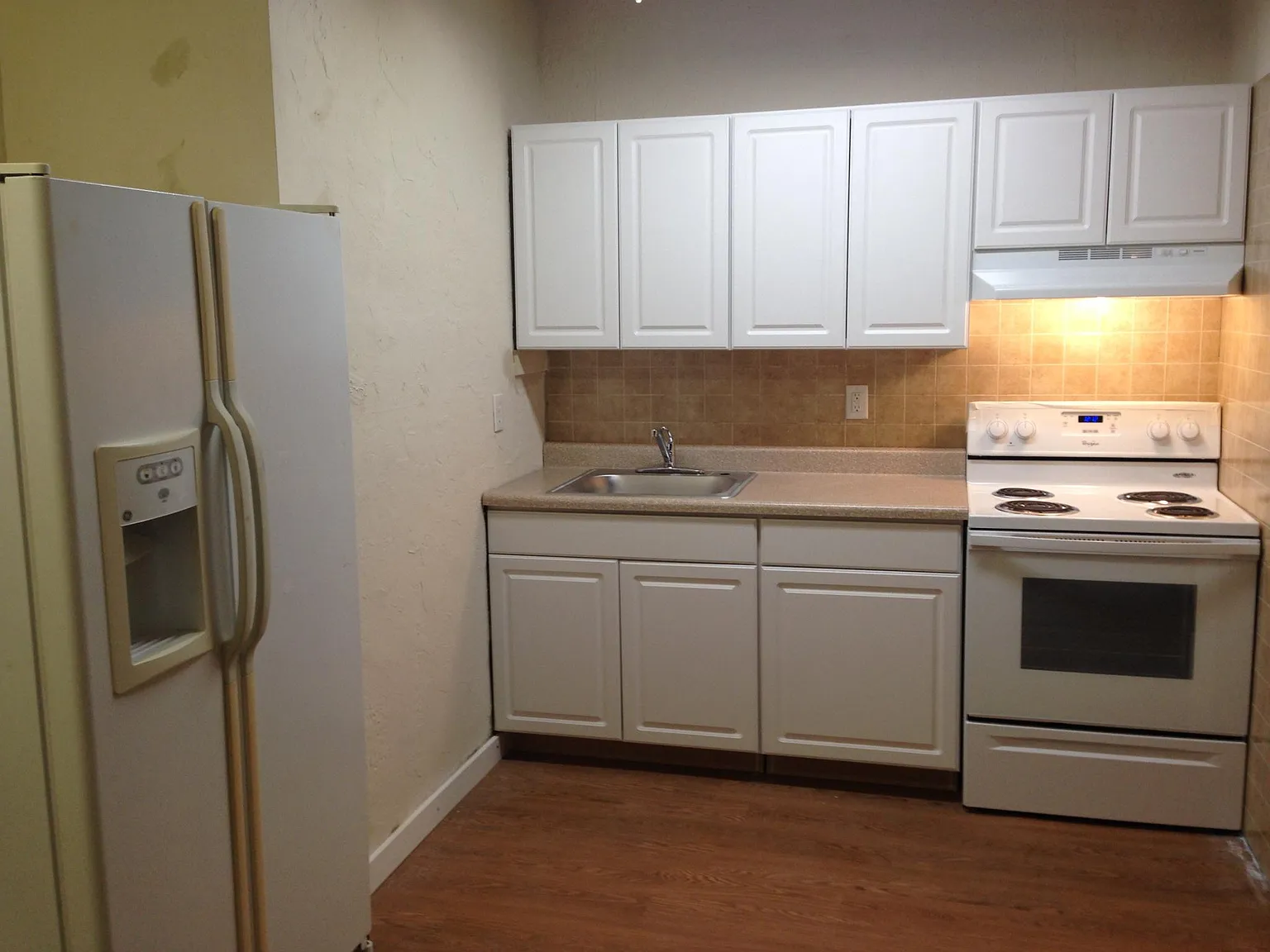 2 bed, 800 sqft, $1,200 — Photo 1