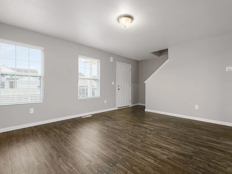 321 Catera Ct — Photo 8