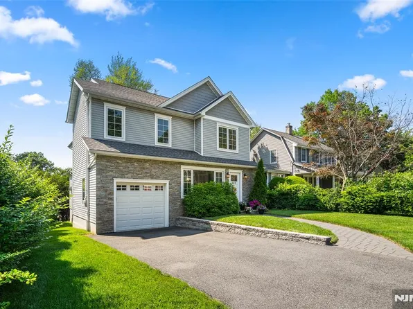 801 Bogert Rd, River Edge, NJ 07661