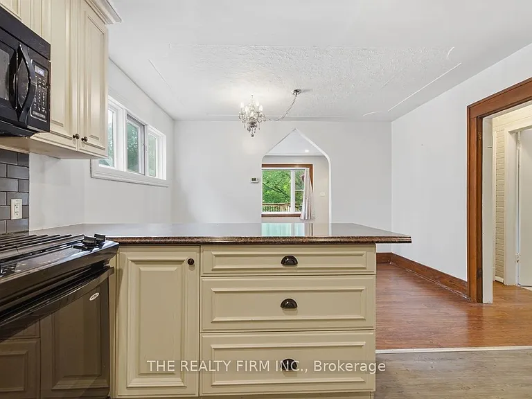 97 Springbank Dr — Photo 21