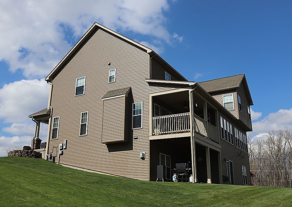 2nd image of 31 Rothbury Cir