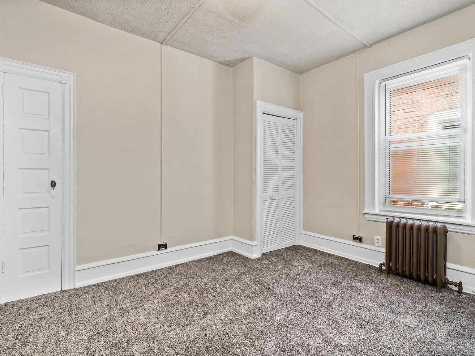 1 bed, 350 sqft, $1,000 — Photo 2