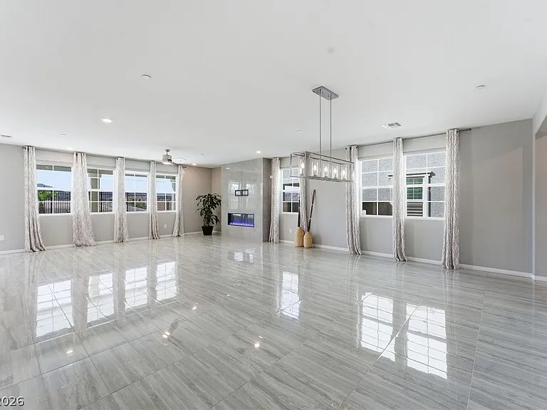 2599 Tolmezzo St — Photo 8