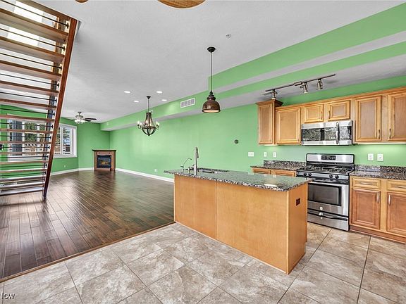 5th image of 1411 Rosewood Ave #R-207