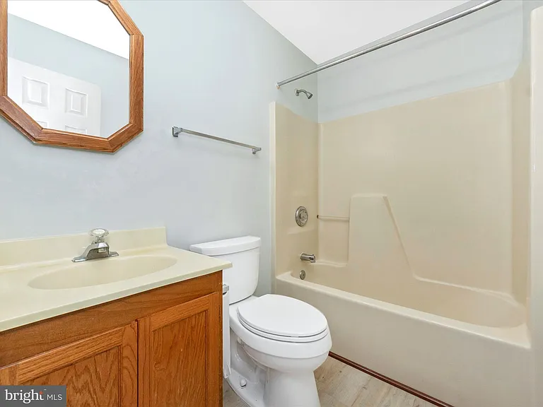 408 Willow Hill Ct — Photo 16