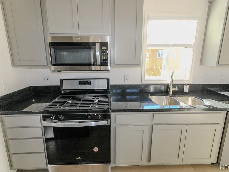 1336 La Crescenta Dr #2 — Photo 8