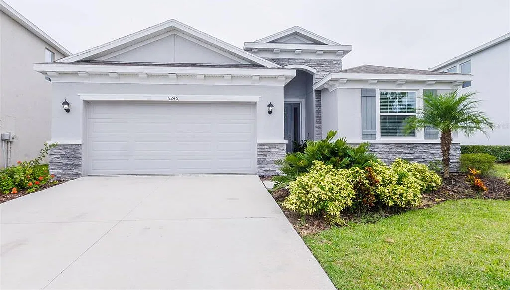 4 bed, 2.5 bath, 2056 sqft, $3,150 — Photo 2