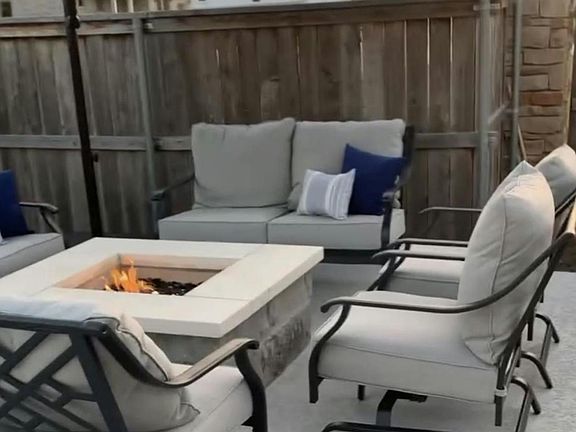 Gas firepit