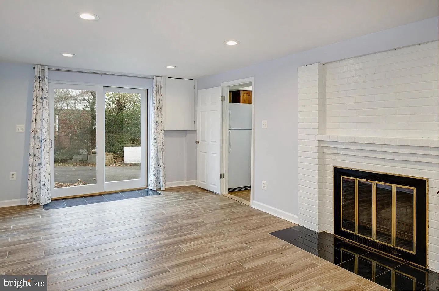 3 bed, 2.0 bath, 1860 sqft, $3,450 — Photo 4