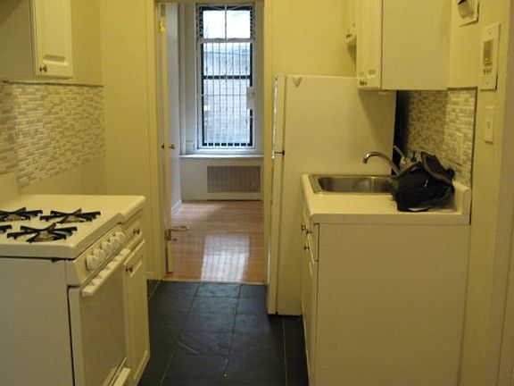 4th image of 172 E 85th St #1S