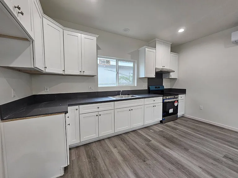 10812 E Klingerman St #3/4 — Photo 8