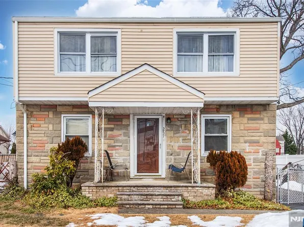 257 Floral Saddle, Rochelle Park, NJ 07662