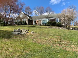 21 Meadow Hill Pl, Armonk, NY 10504