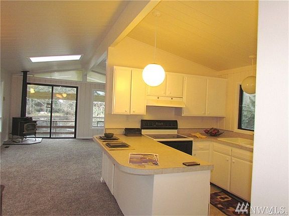 4th image of 452 Rainbow Dr