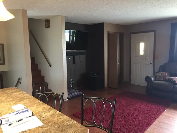 204 6th Ave NW, Bowman, ND 58623
