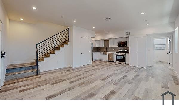 1st image of 234 N Burlington Ave