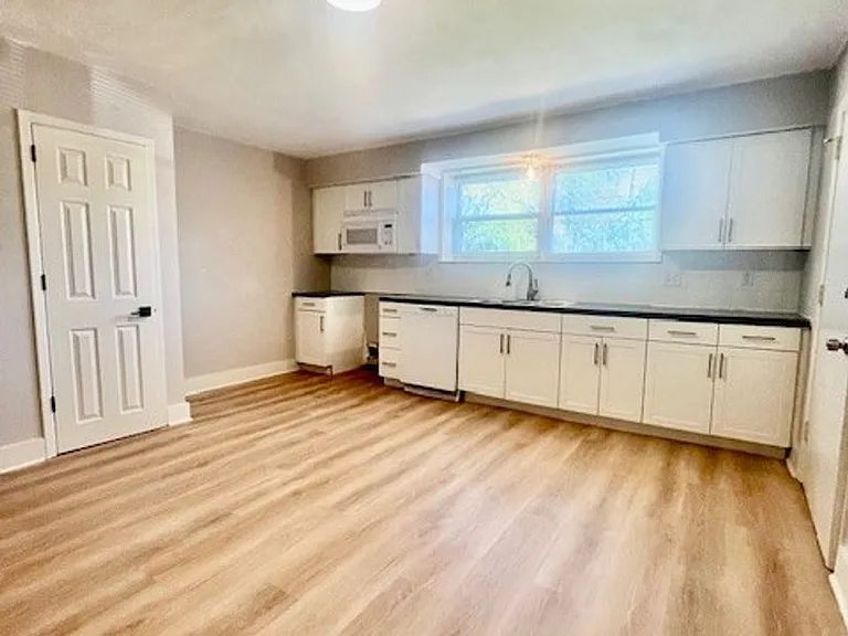 500 Manor House Ln — Photo 49