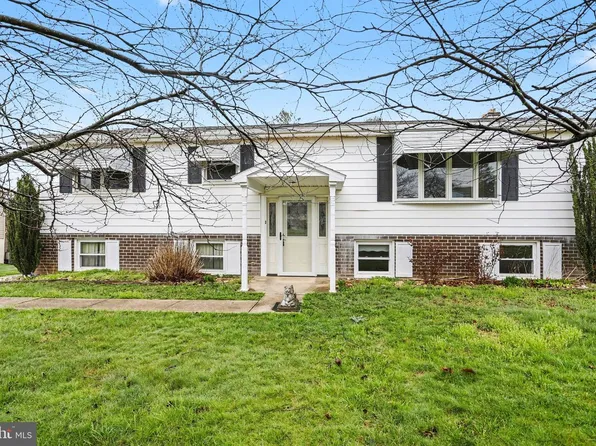 113 Forest Hills Rd, Red Lion, PA 17356