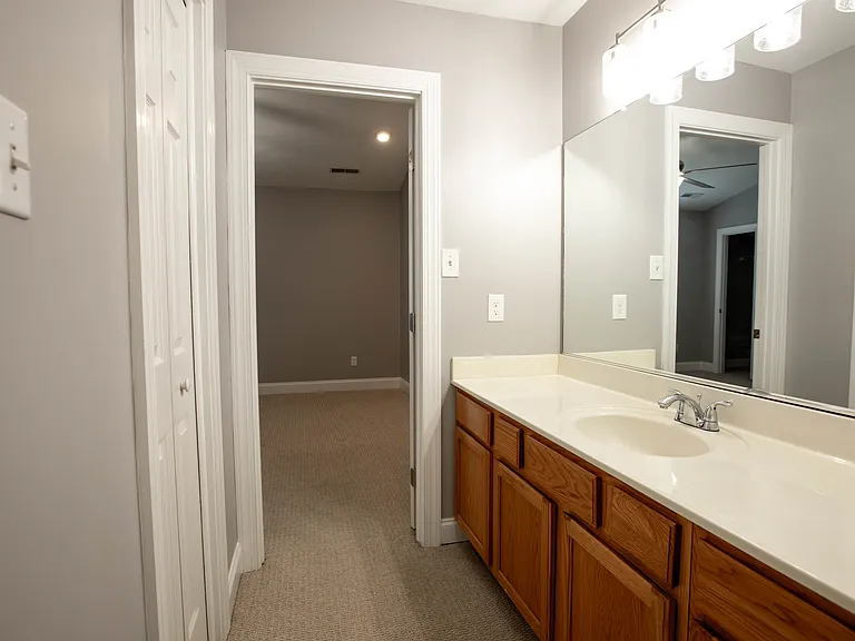 312 Queen Victoria Way — Photo 10