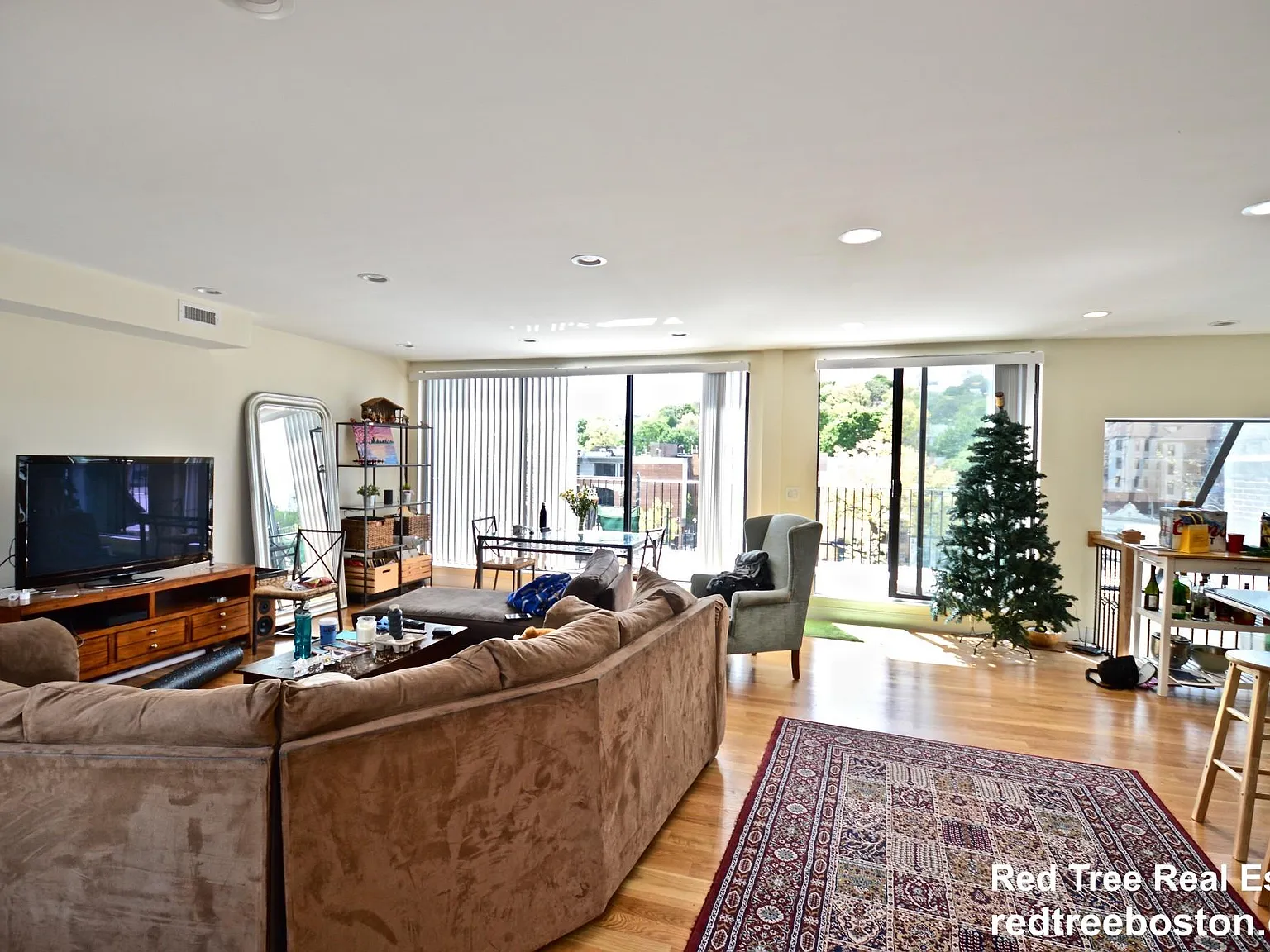 4 bed, 1800 sqft, $6,900 — Photo 4