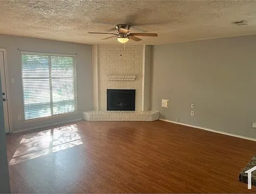 3 bed, 1270 sqft, $2,000 — Photo 2