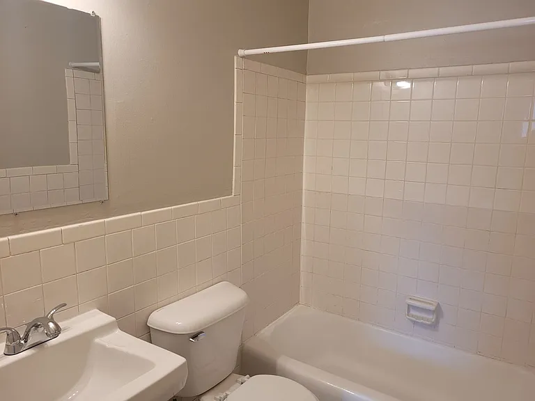Aldrich Apartments | Near I-94 & Theodore Wirth — Photo 7