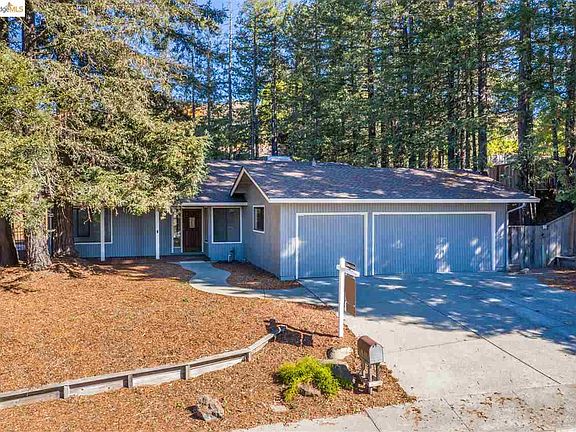 2nd image of 208 Sandringham Dr N