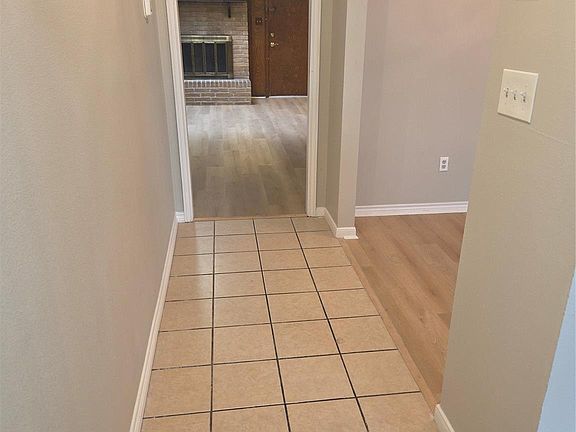 5th image of 5926 Black Maple Ln