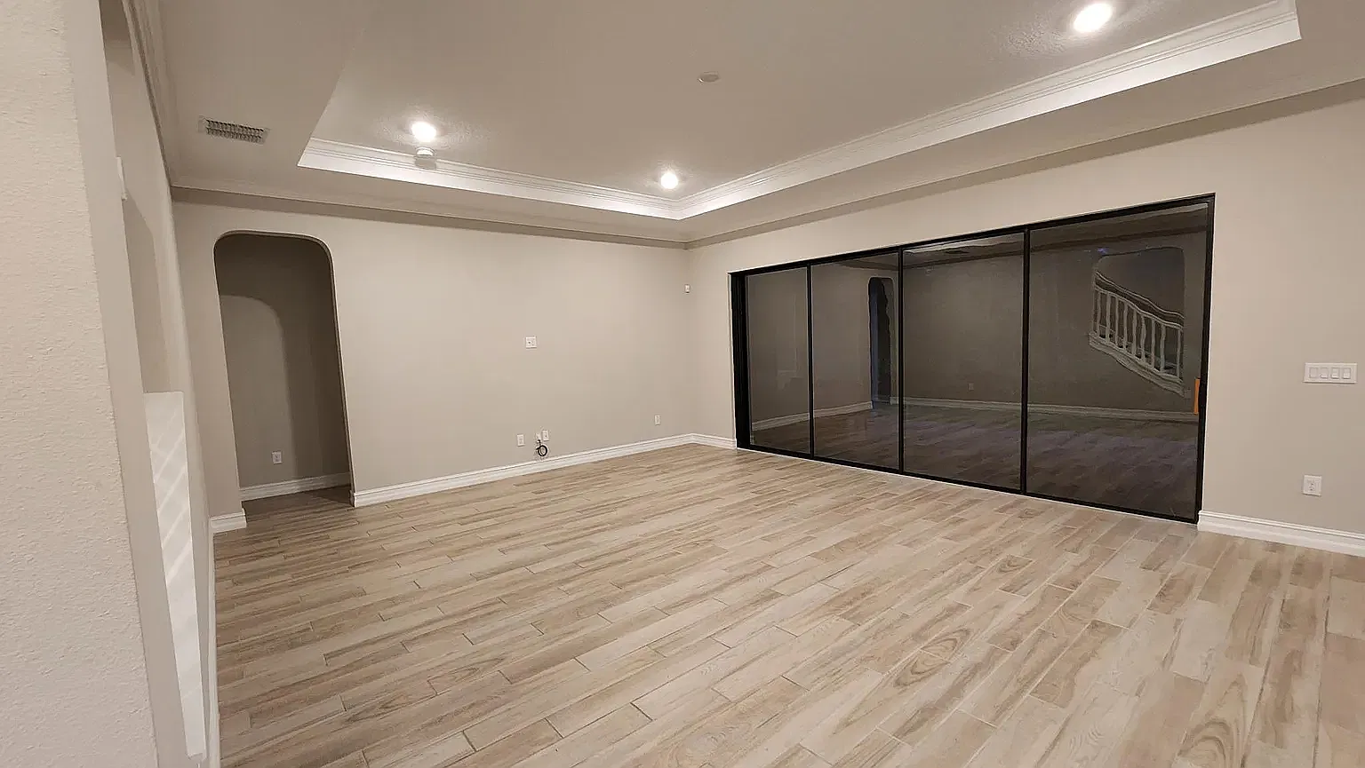 4 bed, 3923 sqft, $4,950 — Photo 3