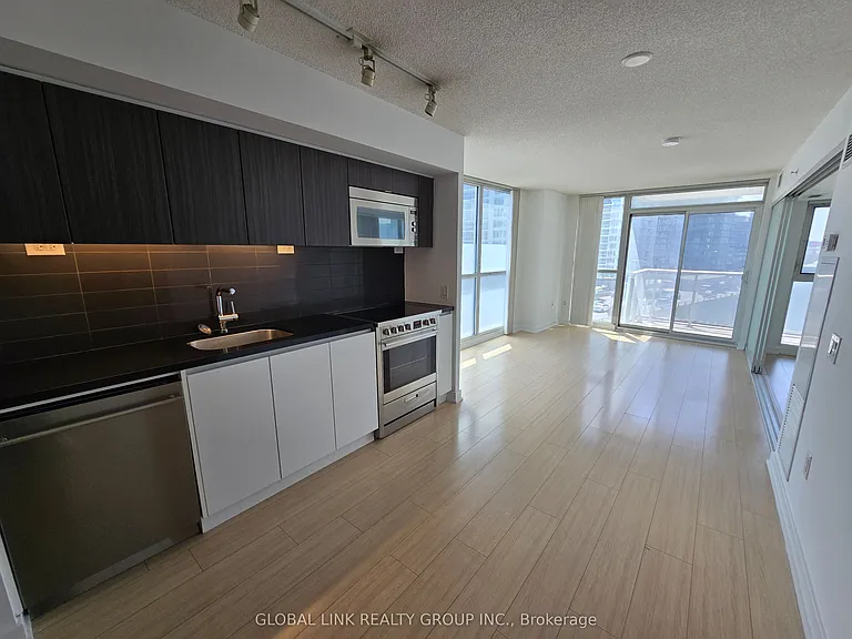 75 Queens Wharf Rd #808 — Photo 1