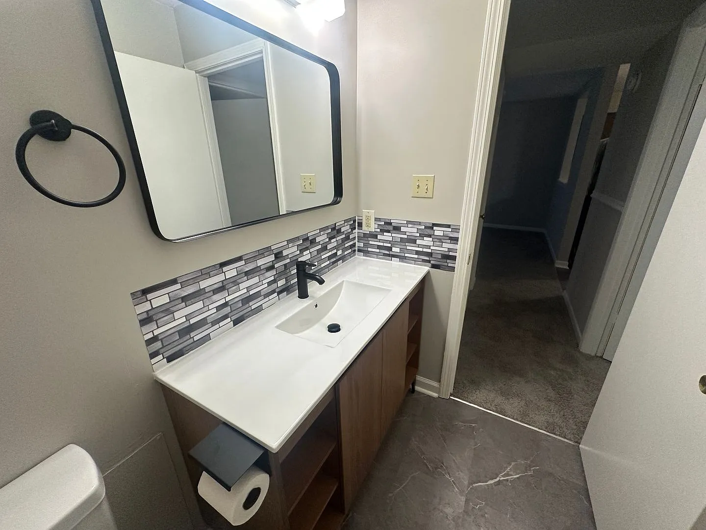 F4 Hillcrest — Photo 4