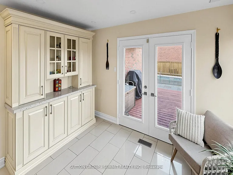 3485 Cawthra Rd — Photo 16