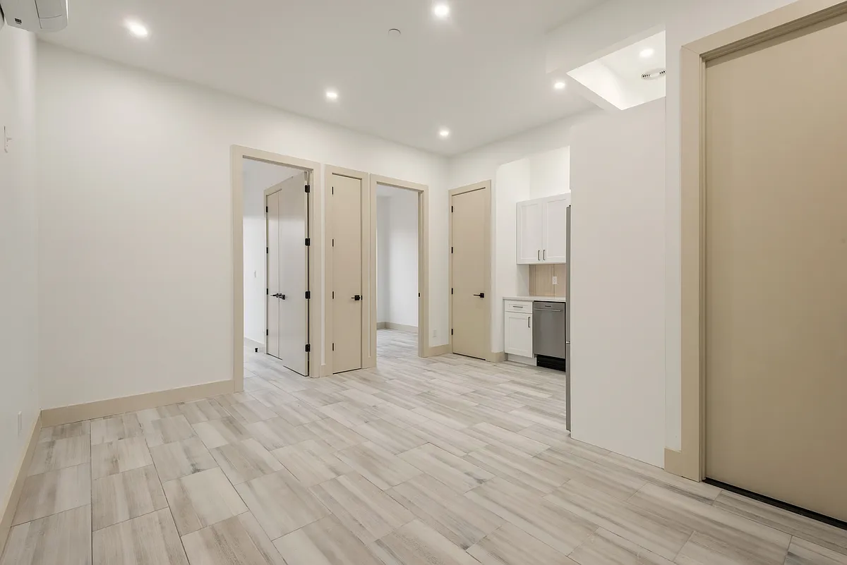Building Photo - 1484 Brooklyn Ave #3B