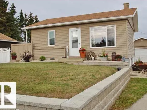 9815 160th St NW, Edmonton, AB T5P 3E2