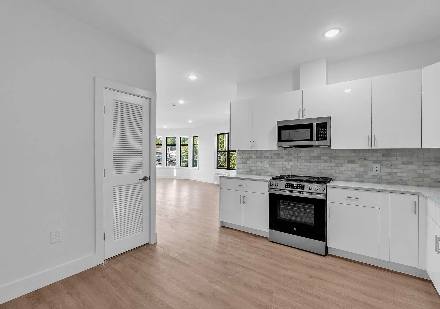 Brand-New Luxury Apartments — Photo 1