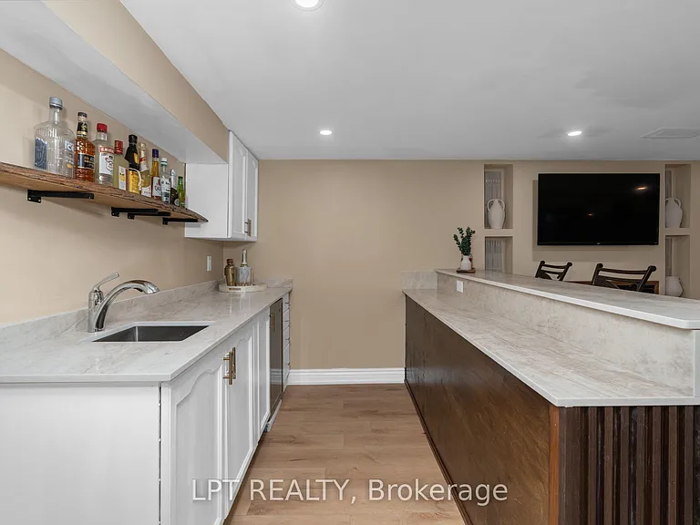 47 Northview Cres — Photo 32