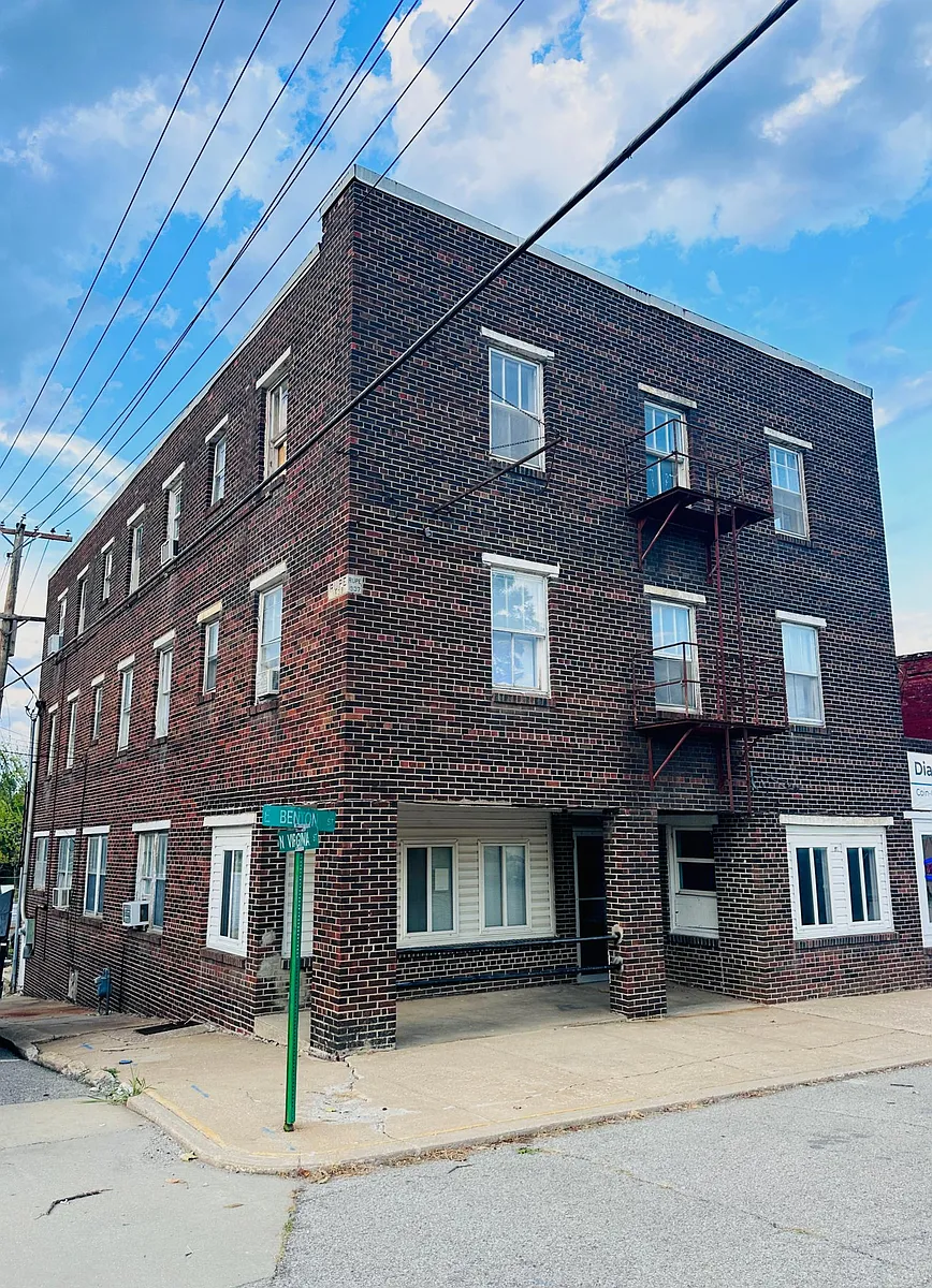 Building Photo - 101 E Benton St #201