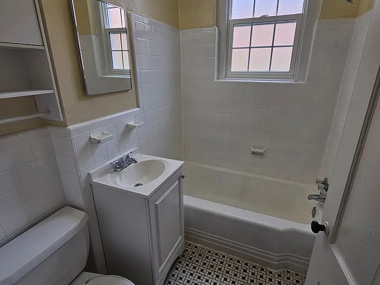 2060 N Vermont Street — Photo 8
