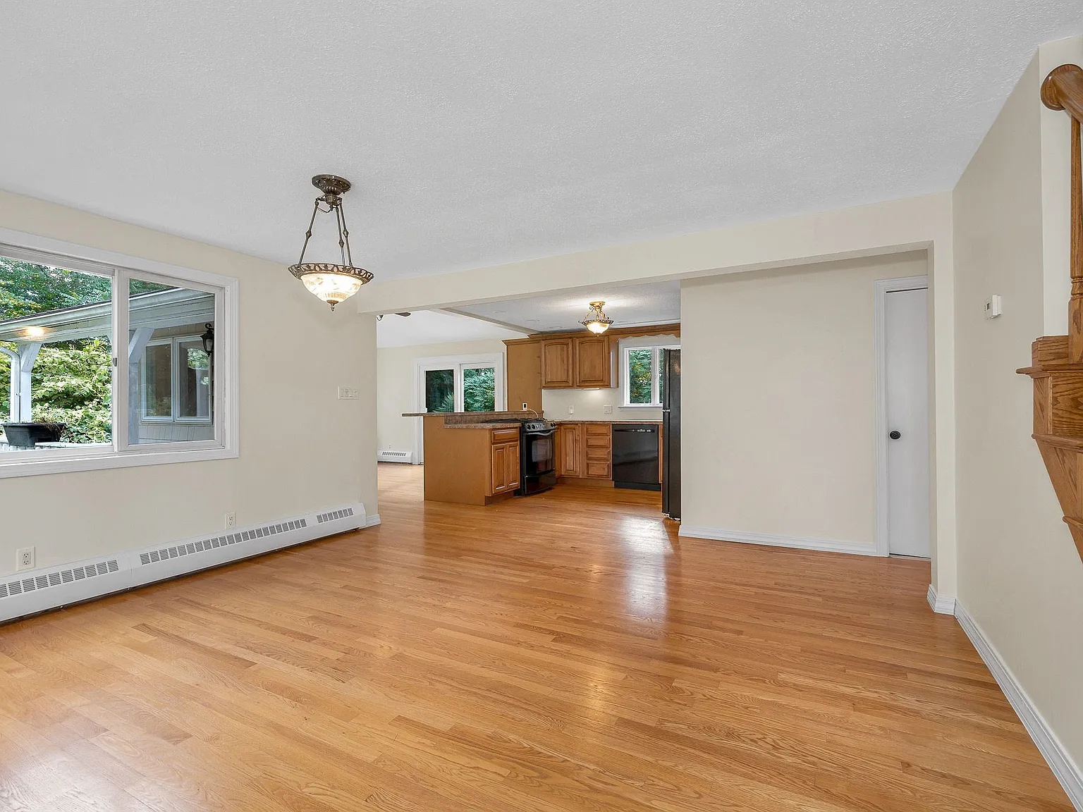3 bed, 2.5 bath, 1652 sqft, $3,800 — Photo 3