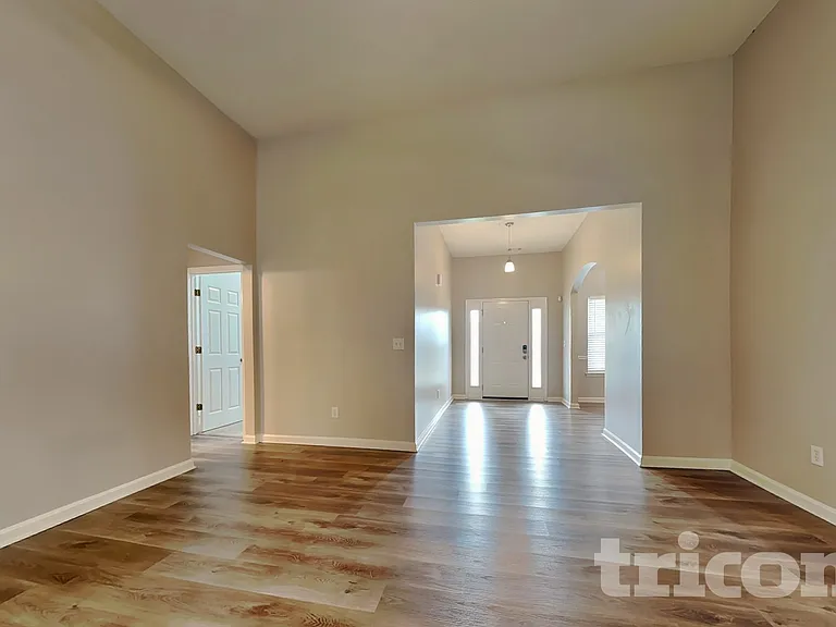 496 Birchwood Dr — Photo 2
