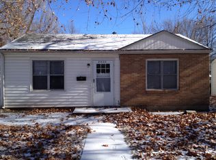 2400 SW Edgewater Ter, Topeka, KS 66614