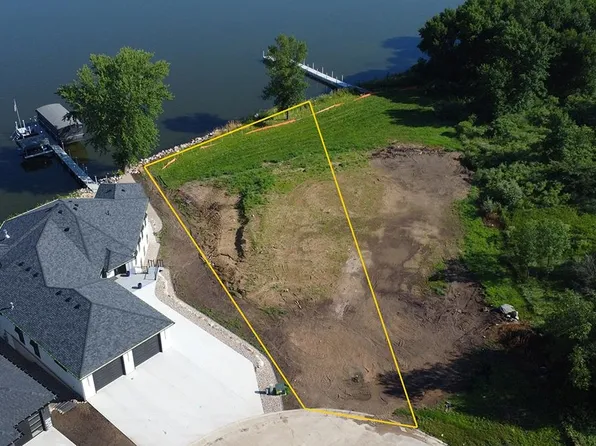 16 Helen Ave, Milford, IA 51351